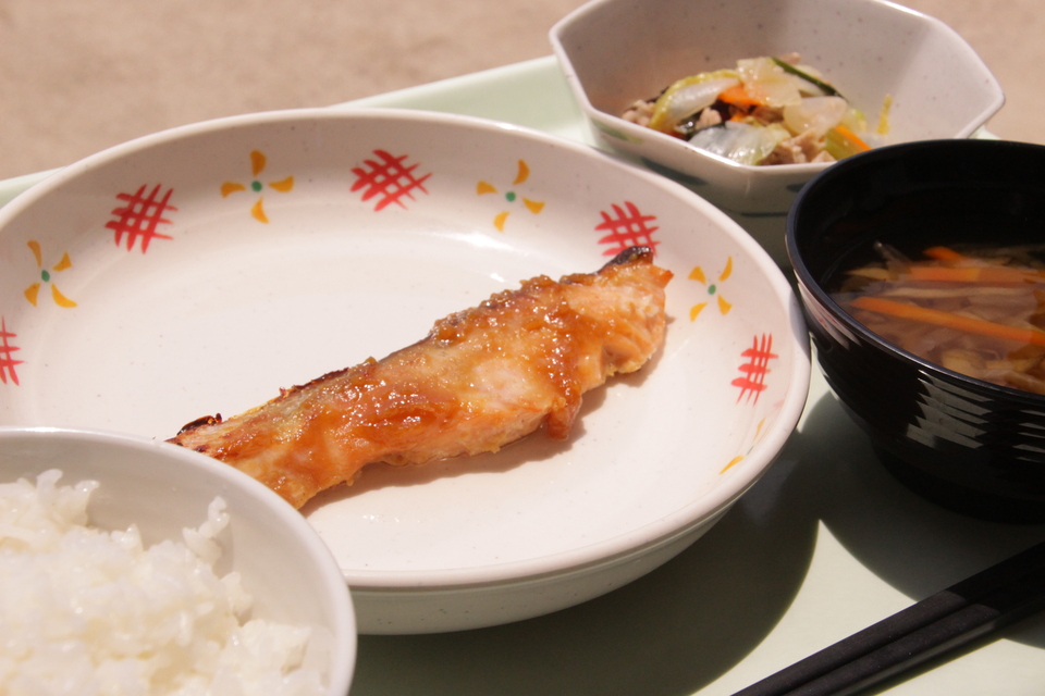 ご飯との相性が抜群です。鮭の味噌漬け焼き。