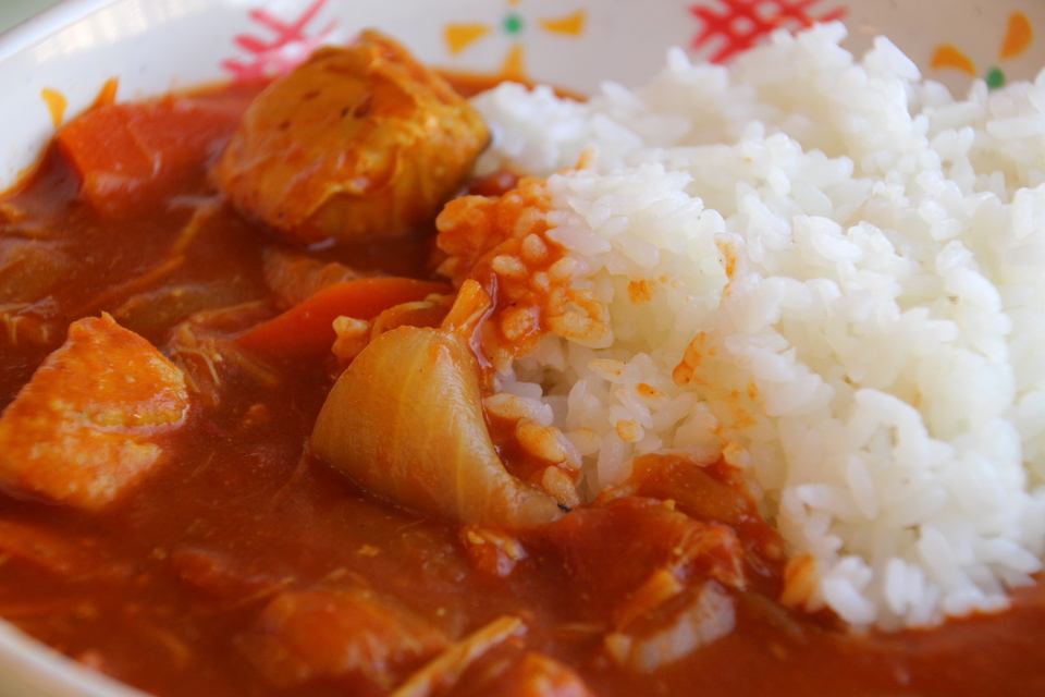 驚きの美味さ、サバとトマトのカレーライス