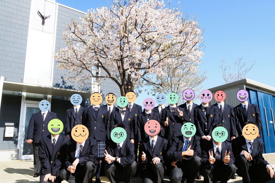 ケンイク桜の前で記念写真